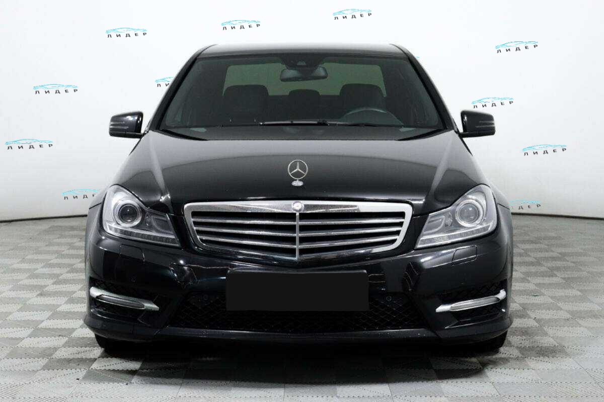 Б/У Мерседес-Бенц Ц-Класс 2011 года. Фото: #1