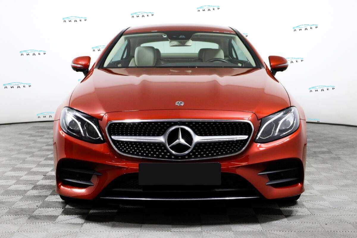 Б/У Мерседес-Бенц Е-Класс 2017 года. Фото: #1