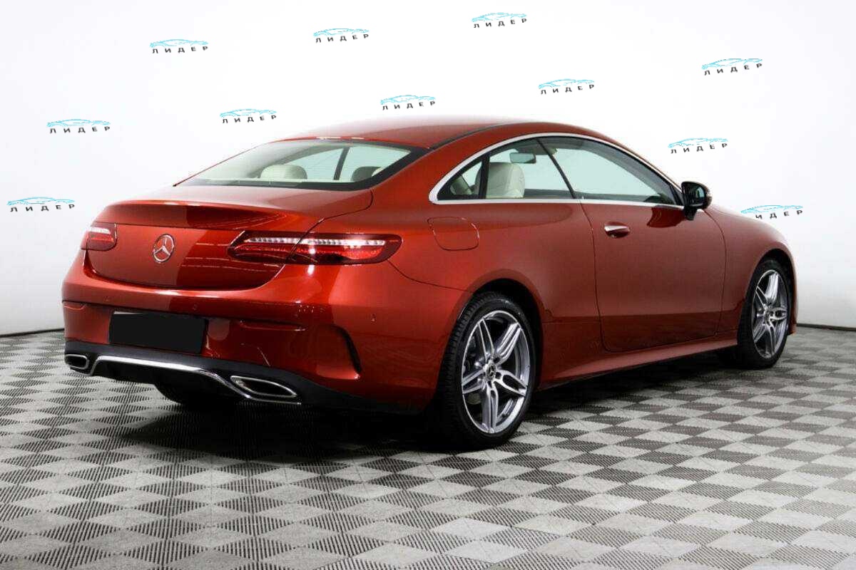 Б/У Мерседес-Бенц Е-Класс 2017 года. Фото: #4