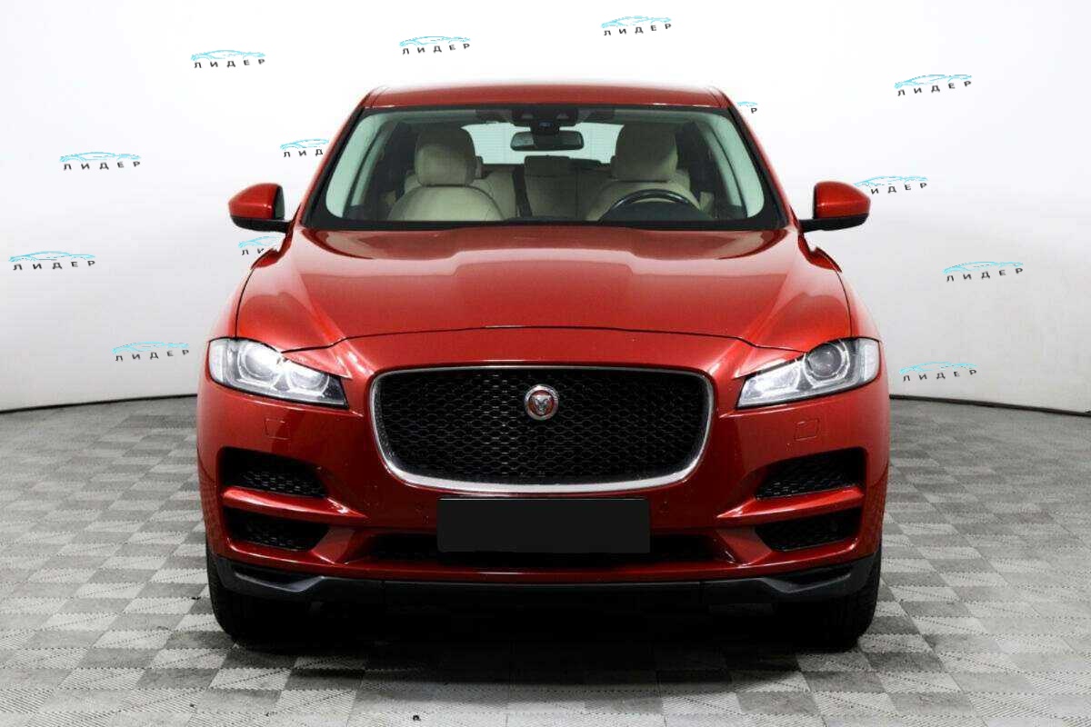 Б/У Ягуар Ф-Пэйс 2017 года. Фото: #1