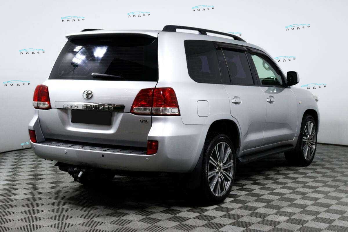 Б/У Тойота Лэнд Крузер 2010 года. Фото: #3