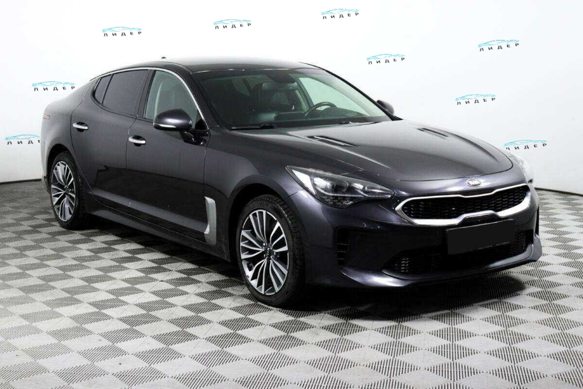 Б/У Киа Стингер 2018 года. Фото: #2