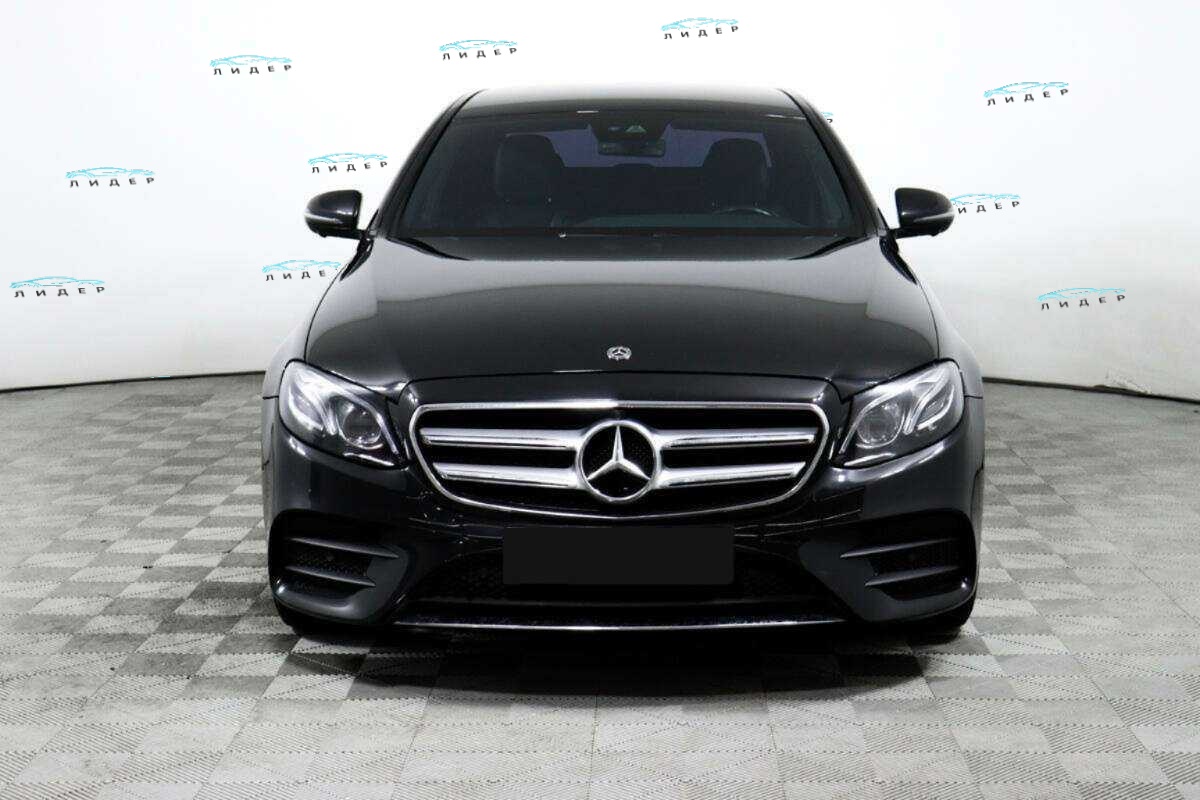 Б/У Мерседес-Бенц Е-Класс 2017 года. Фото: #1