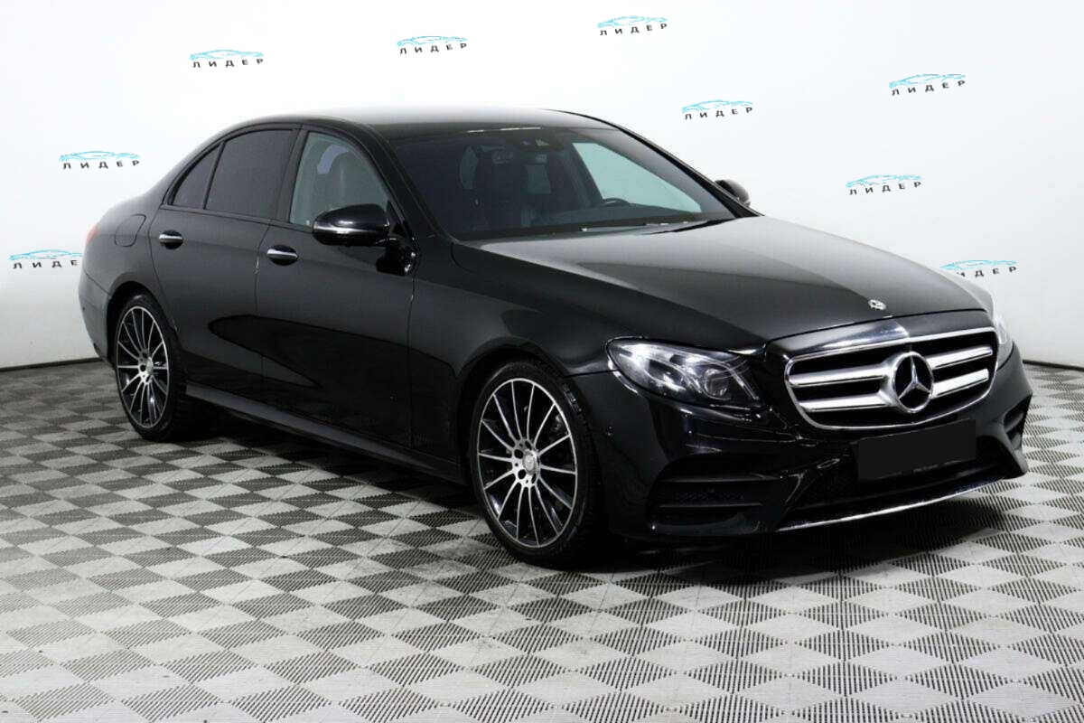Б/У Мерседес-Бенц Е-Класс 2017 года. Фото: #2