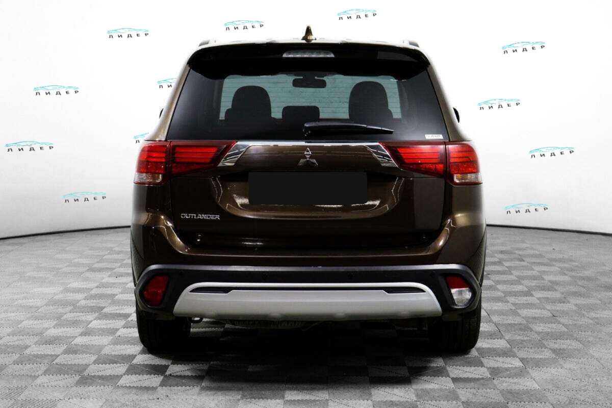 Б/У Митсубиши Оутлэндер 2022 года. Фото: #5
