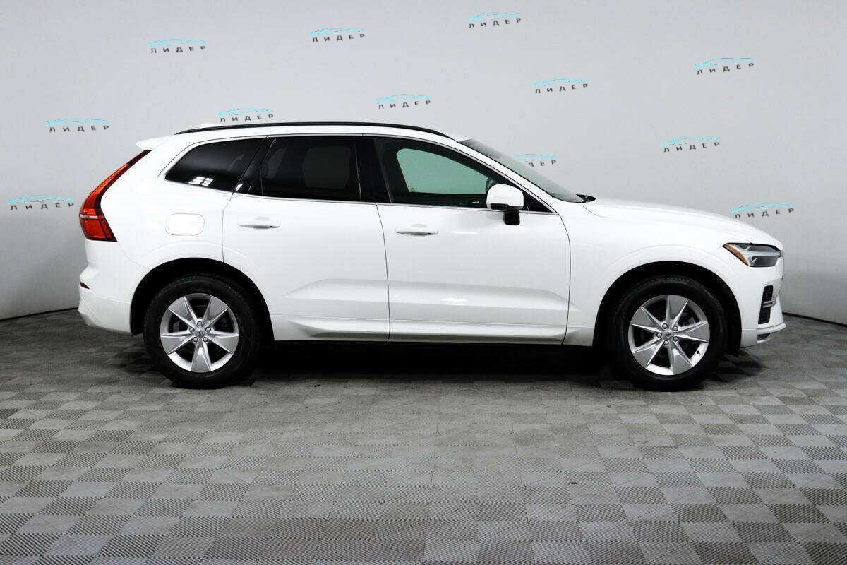 Б/У Вольво ИксЦ60 2022 года. Фото: #3