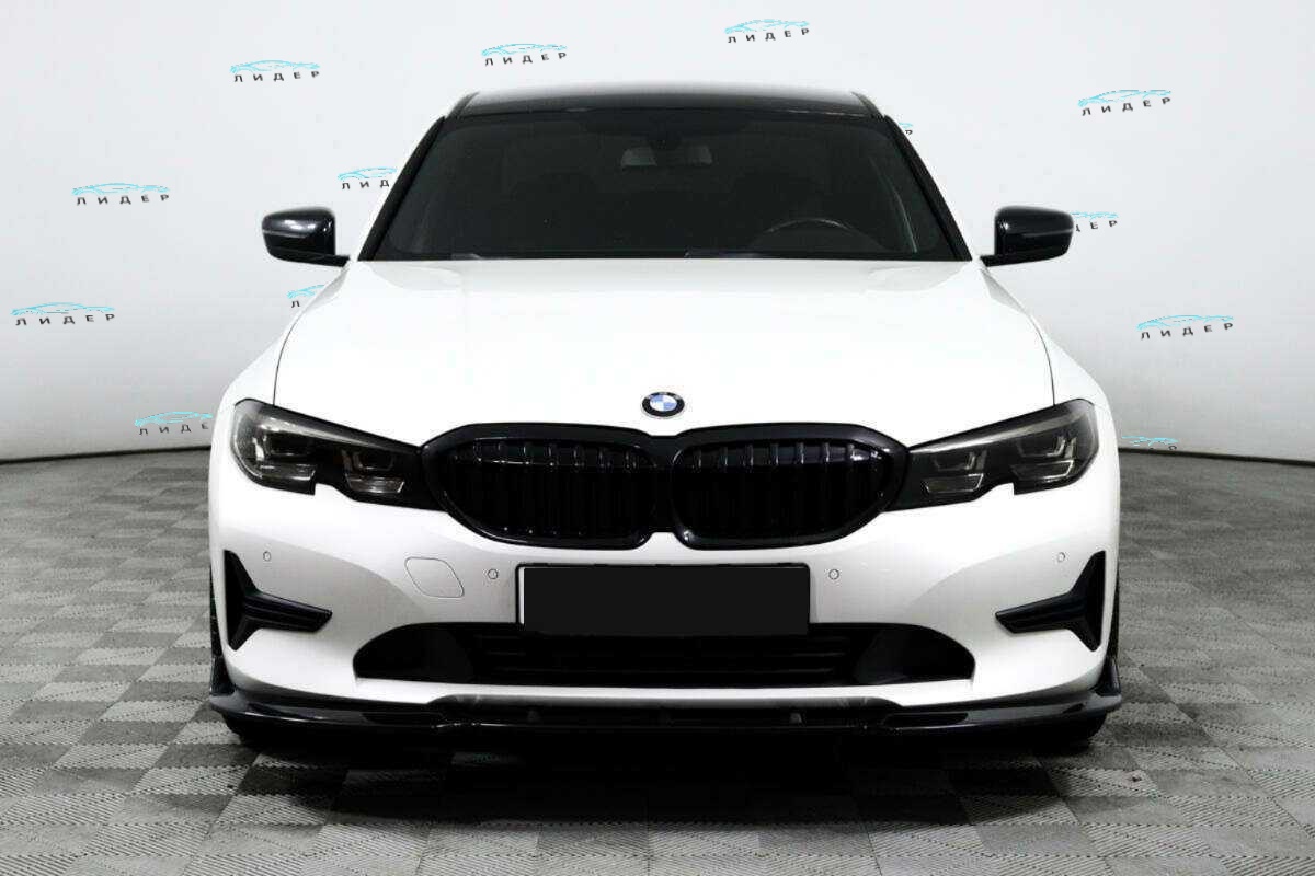 Б/У БМВ 3 серии 2019 года. Фото: #1