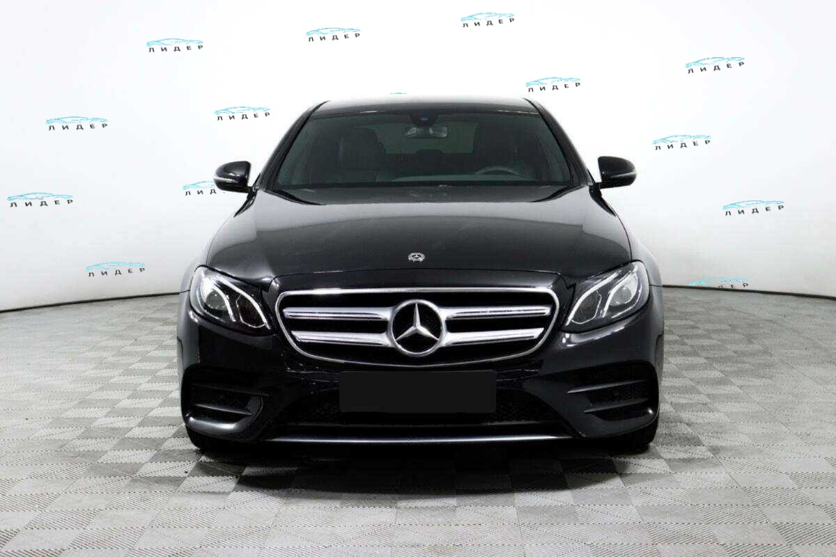Б/У Мерседес-Бенц Е-Класс 2019 года. Фото: #1