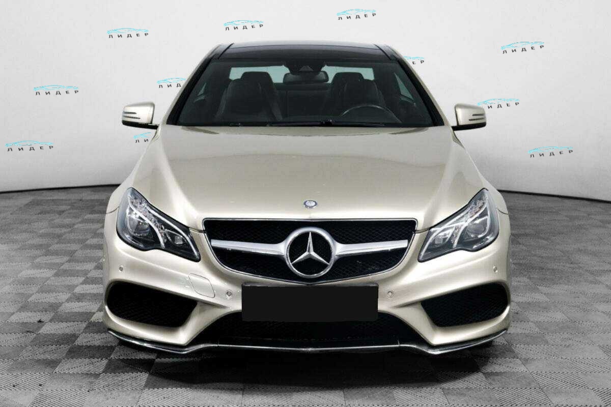 Б/У Мерседес-Бенц Е-Класс 2015 года. Фото: #1