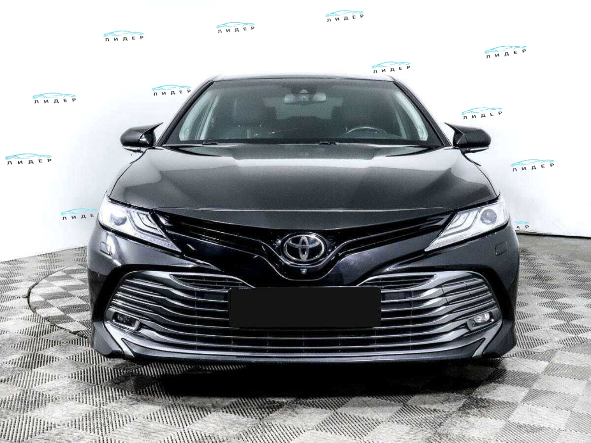 Б/У Тойота Камри 2018 года. Фото: #1