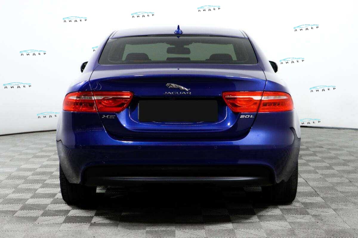Б/У Ягуар ИксЕ 2015 года. Фото: #5