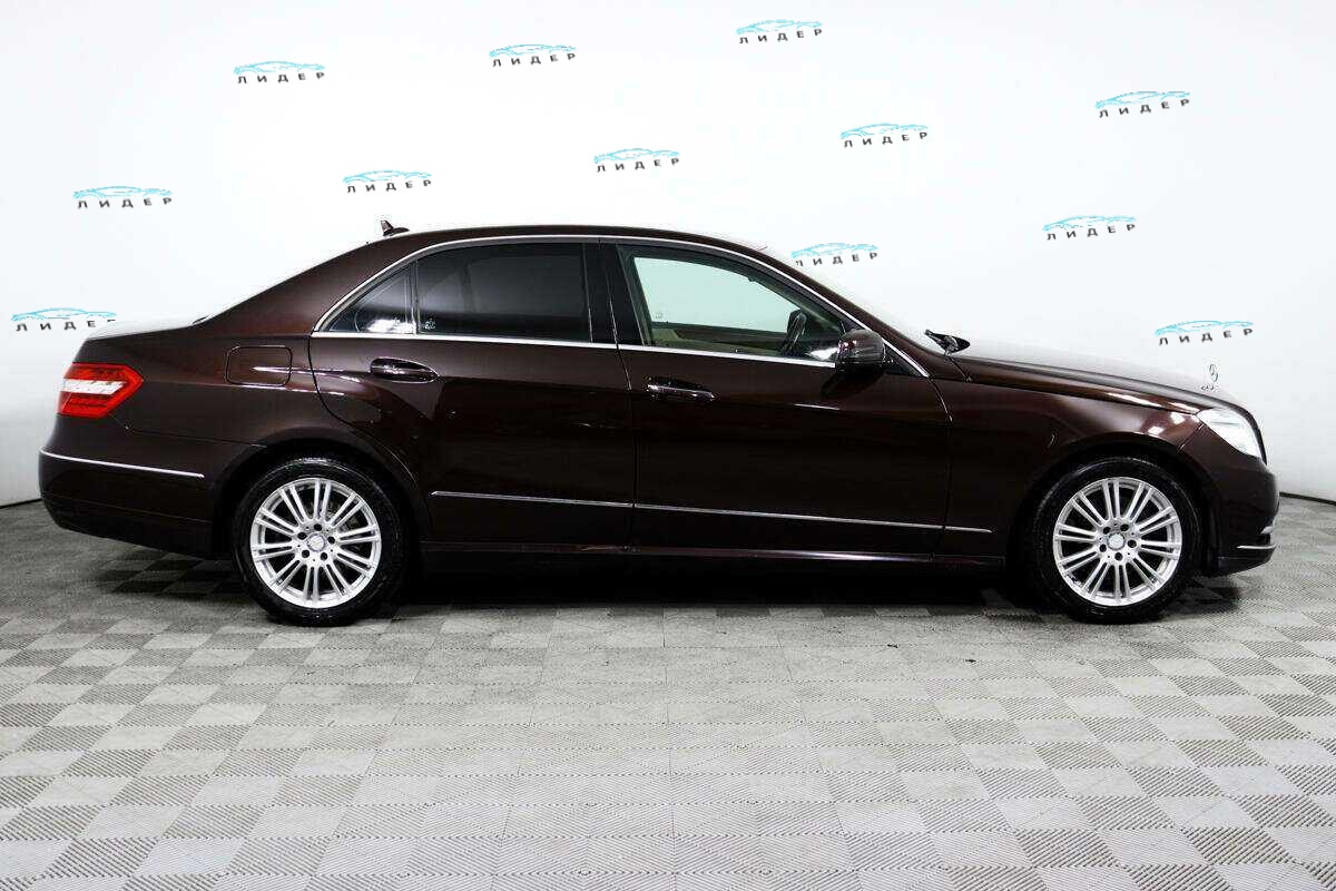 Б/У Мерседес-Бенц Е-Класс 2011 года. Фото: #3