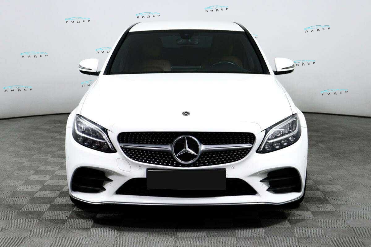 Б/У Мерседес-Бенц Ц-Класс 2018 года. Фото: #1