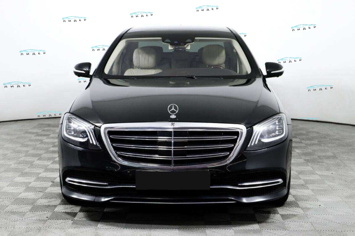 Б/У Мерседес-Бенц С-Класс 2017 года. Фото: #1