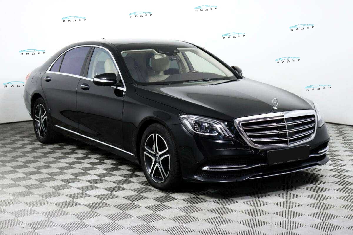 Б/У Мерседес-Бенц С-Класс 2017 года. Фото: #2