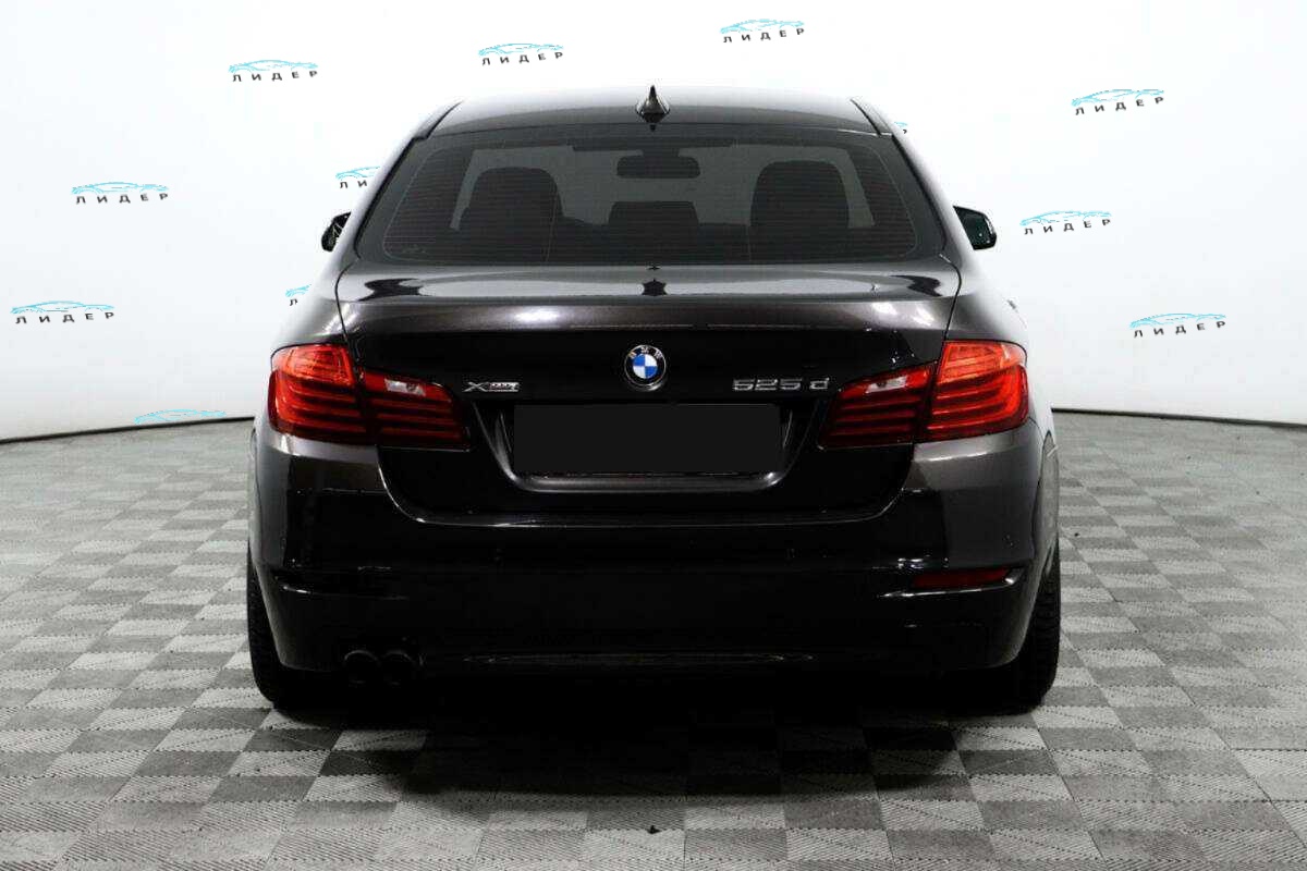 Б/У БМВ 5 серии 2015 года. Фото: #4