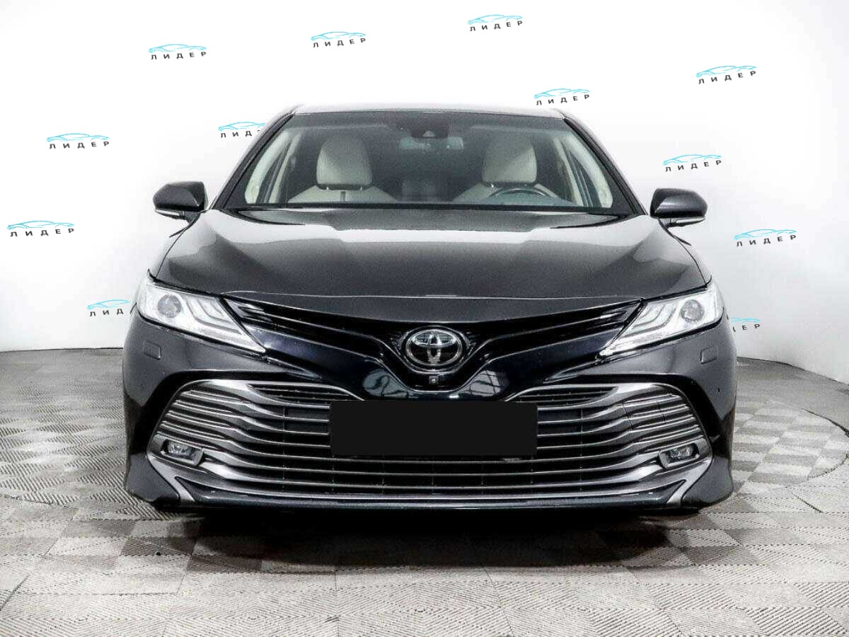 Б/У Тойота Камри 2018 года. Фото: #1