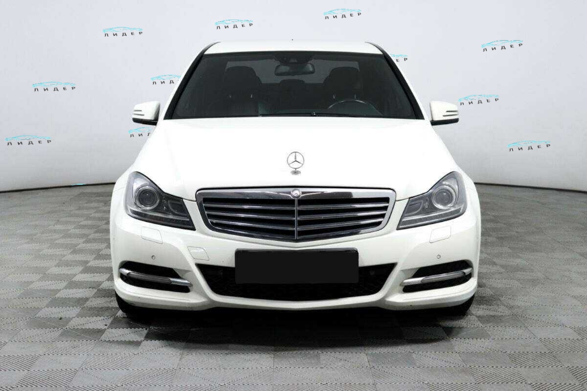 Б/У Мерседес-Бенц Ц-Класс 2011 года. Фото: #1