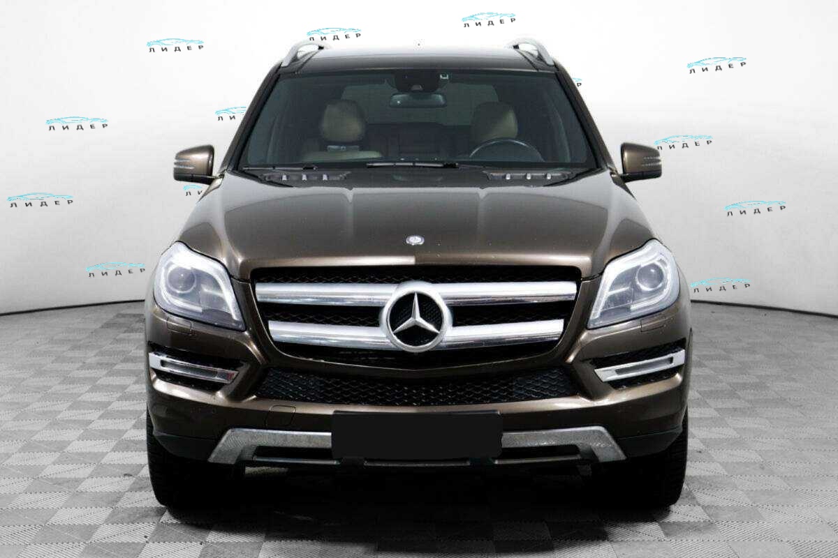 Б/У Мерседес-Бенц ГЛ-Класс 2015 года. Фото: #1