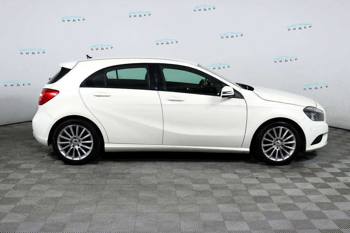 Б/У Мерседес-Бенц А-Класс 2014 года. Фото: #3