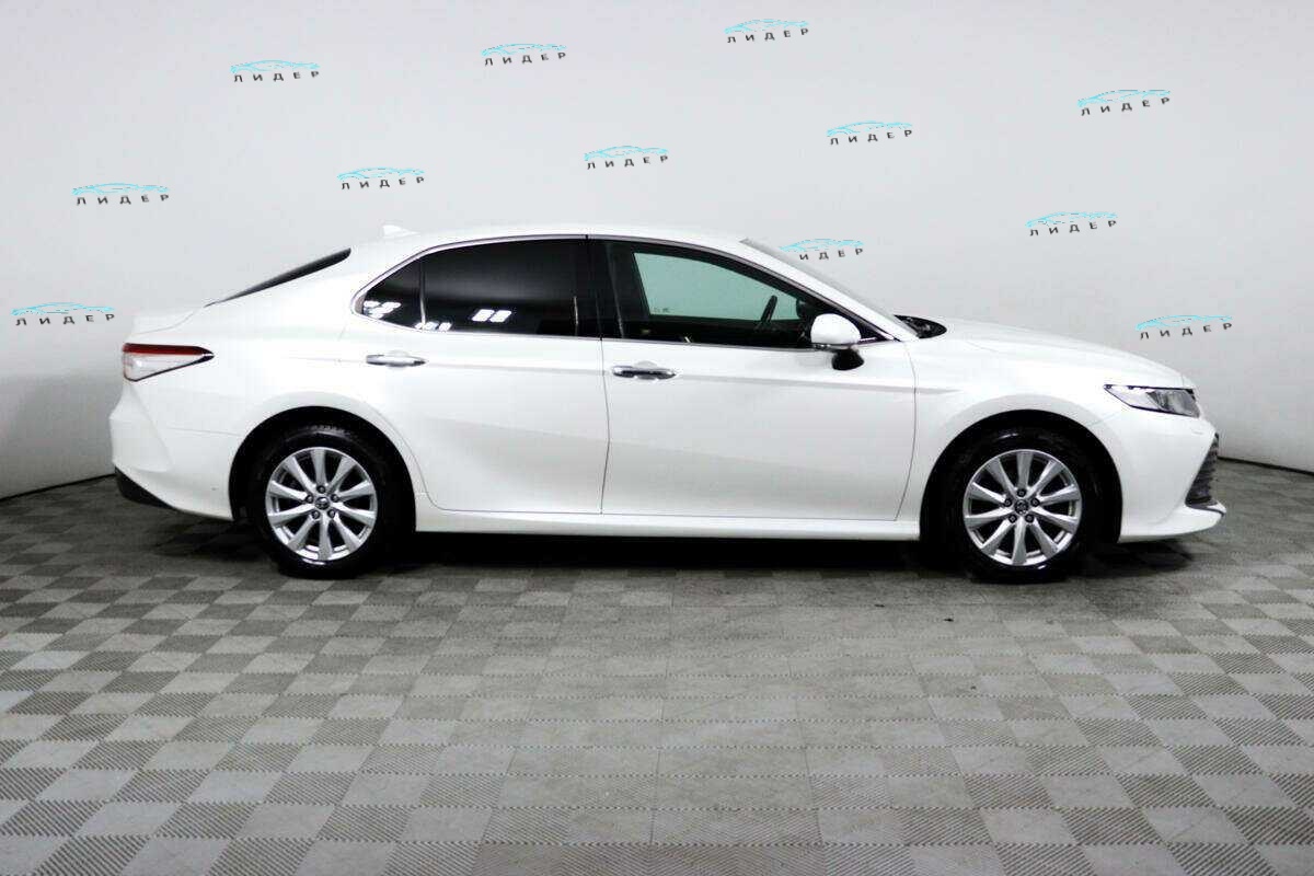 Б/У Тойота Камри 2019 года. Фото: #3