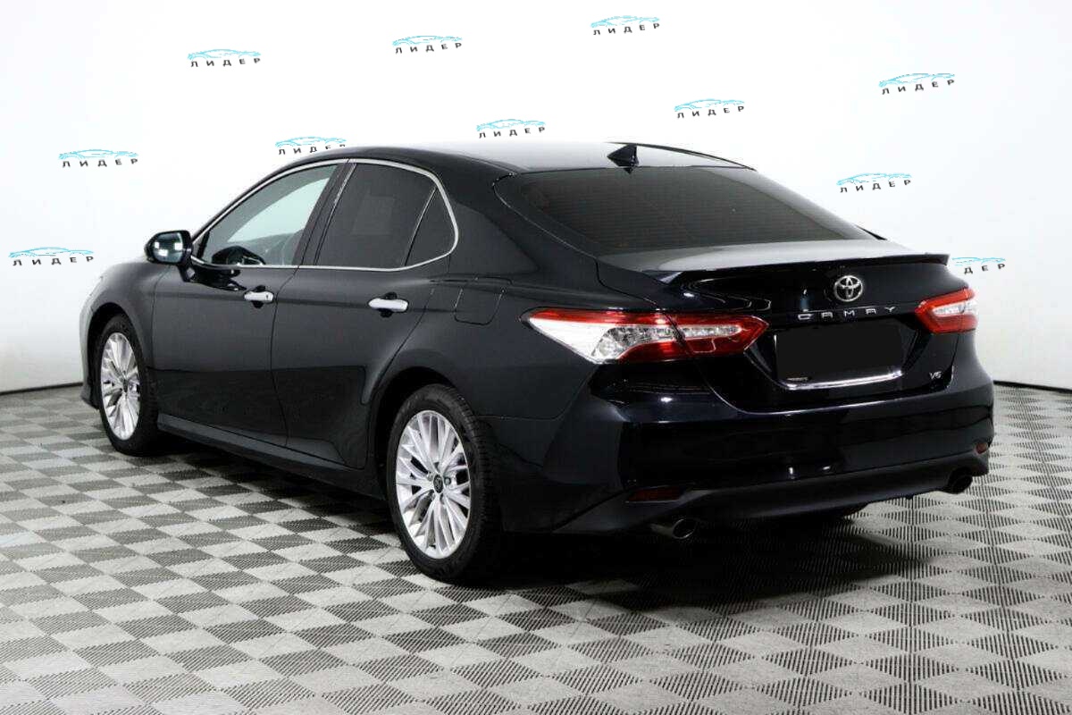 Б/У Тойота Камри 2018 года. Фото: #6