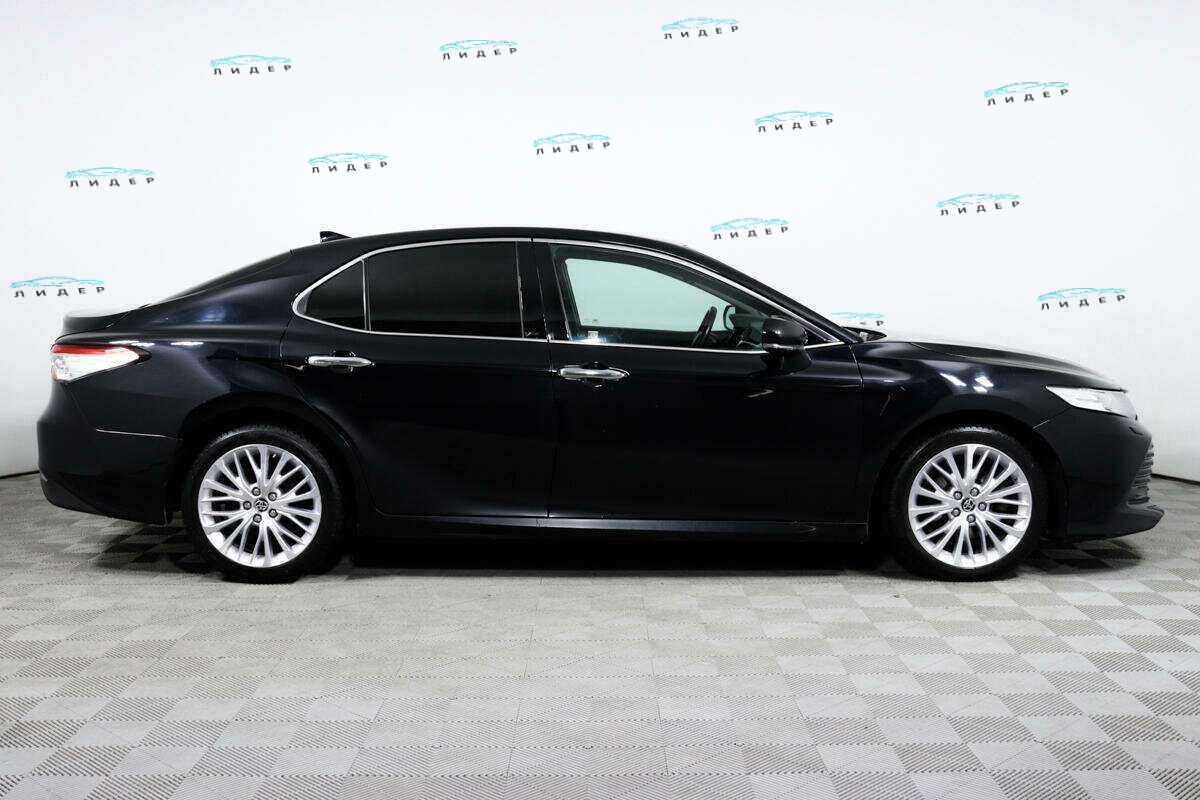 Б/У Тойота Камри 2018 года. Фото: #3