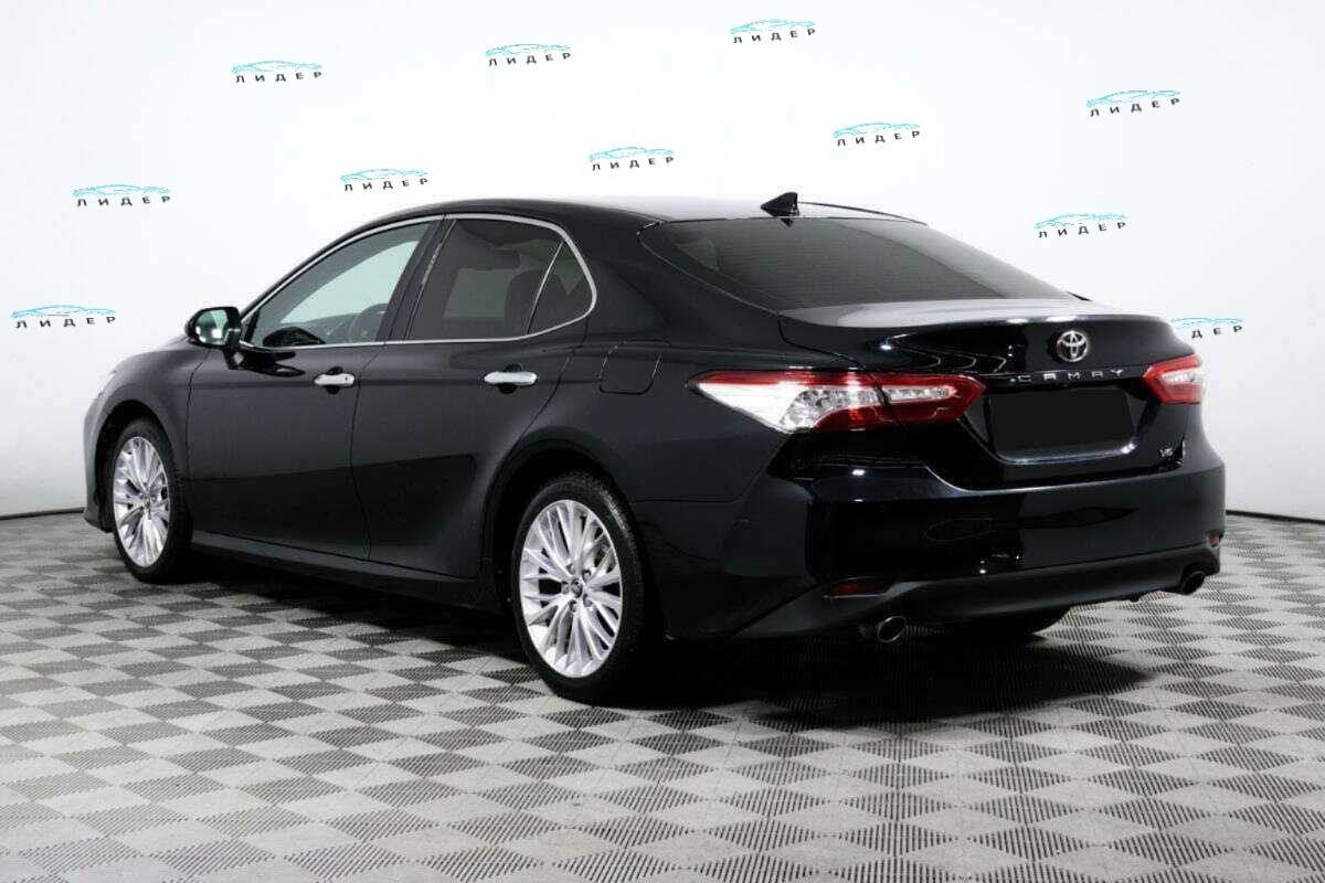 Б/У Тойота Камри 2018 года. Фото: #6