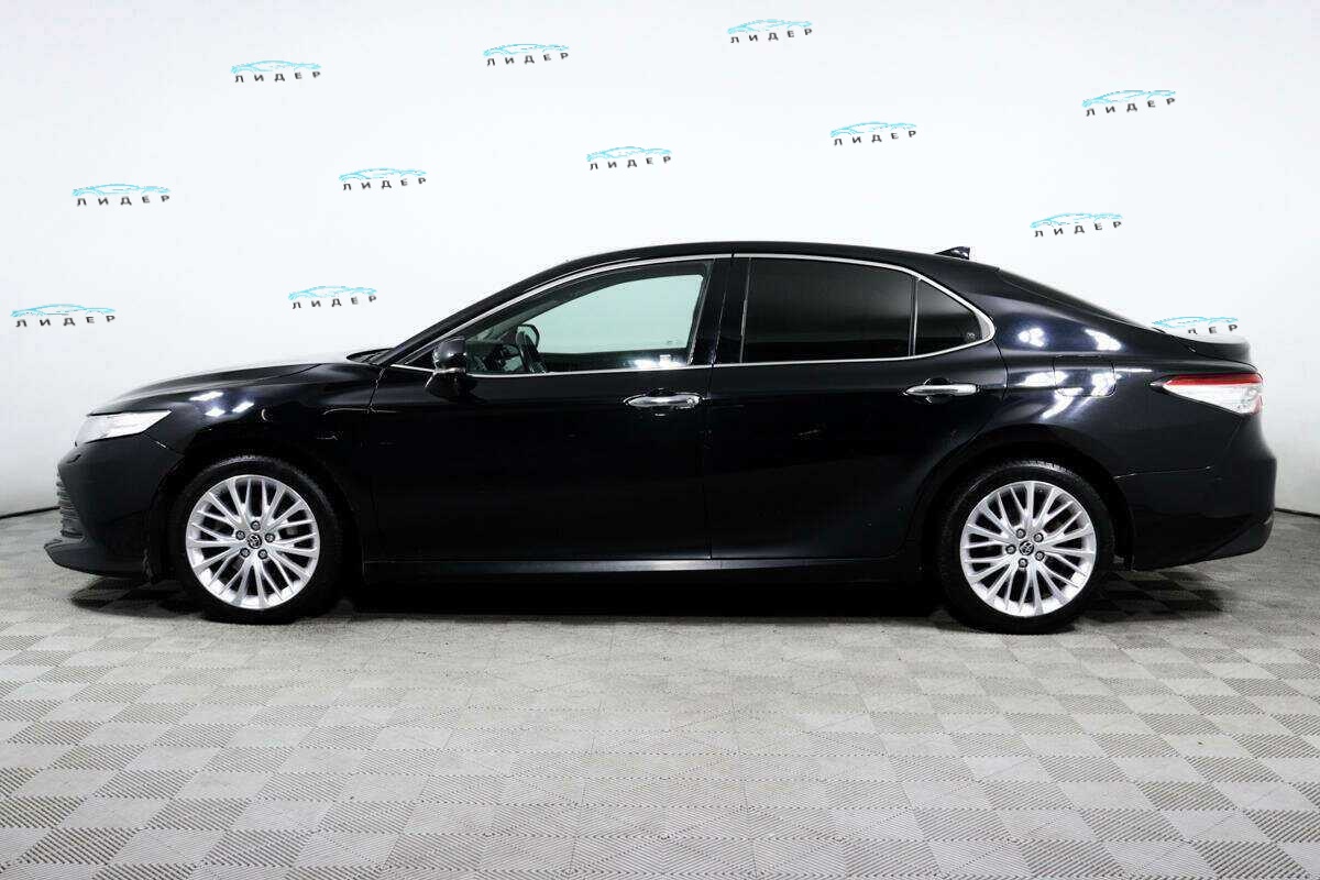 Б/У Тойота Камри 2018 года. Фото: #7