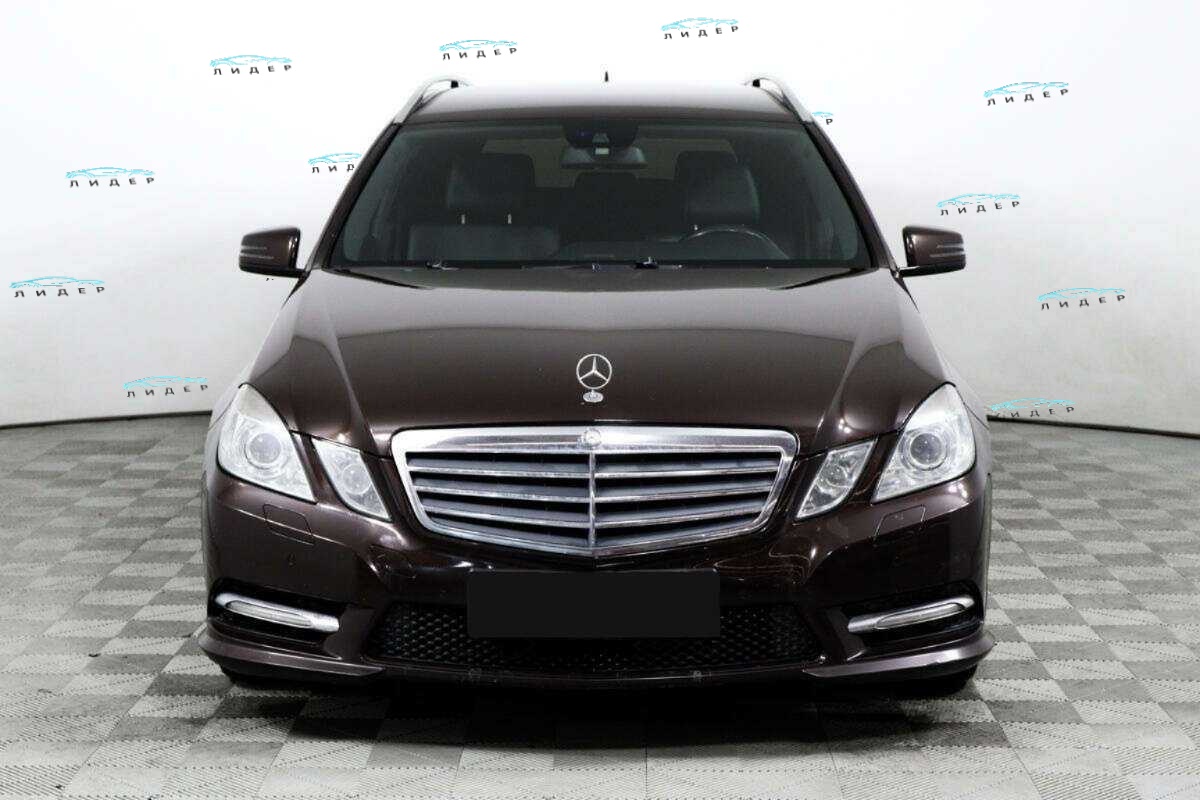 Б/У Мерседес-Бенц Е-Класс 2012 года. Фото: #1