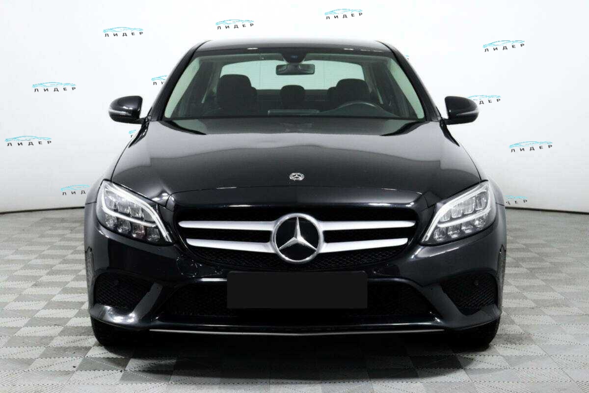 Б/У Мерседес-Бенц Ц-Класс 2018 года. Фото: #1