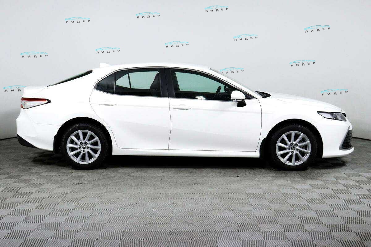 Б/У Тойота Камри 2021 года. Фото: #3