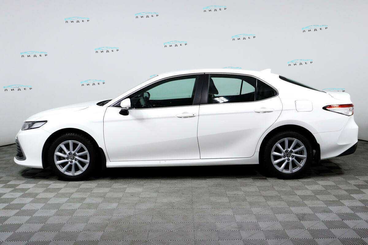 Б/У Тойота Камри 2021 года. Фото: #7