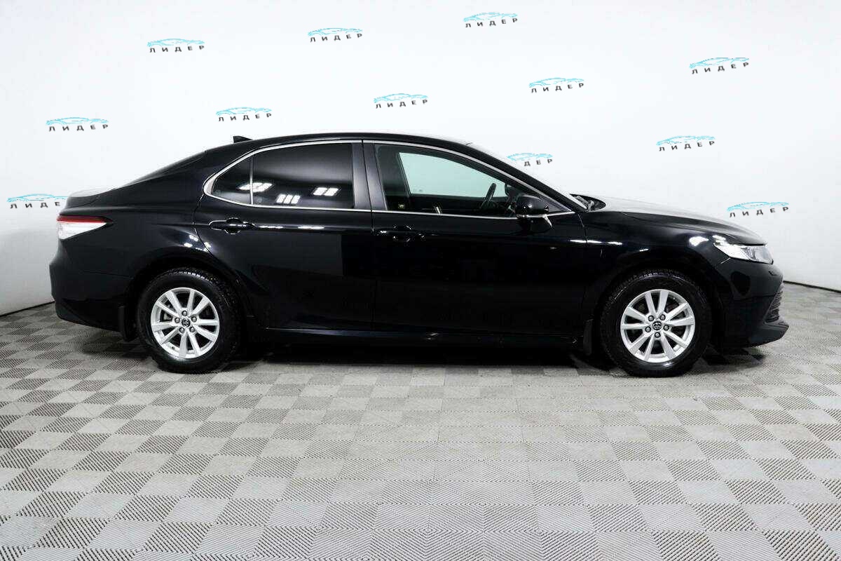 Б/У Тойота Камри 2019 года. Фото: #2