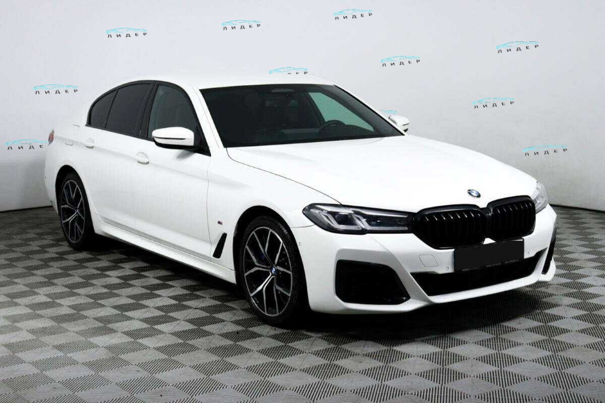 Б/У БМВ 5 серии 2020 года. Фото: #2