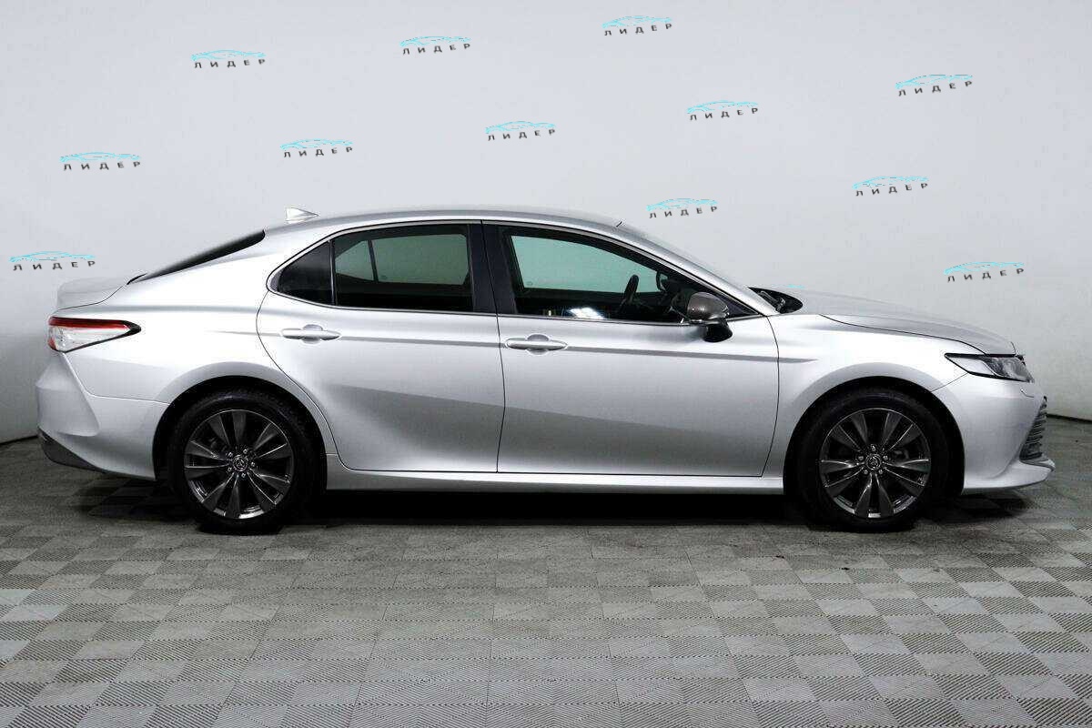 Б/У Тойота Камри 2018 года. Фото: #3