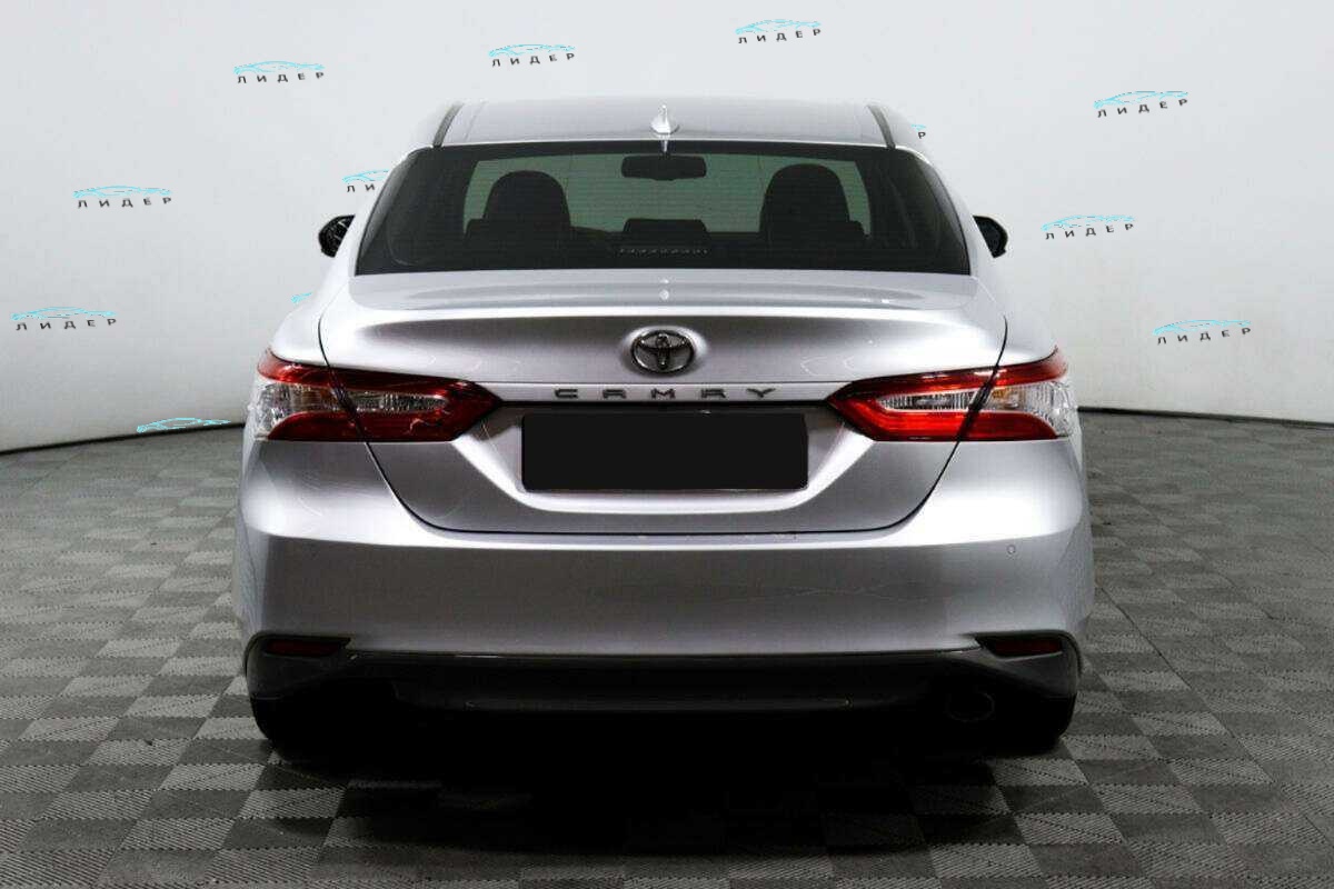 Б/У Тойота Камри 2018 года. Фото: #5