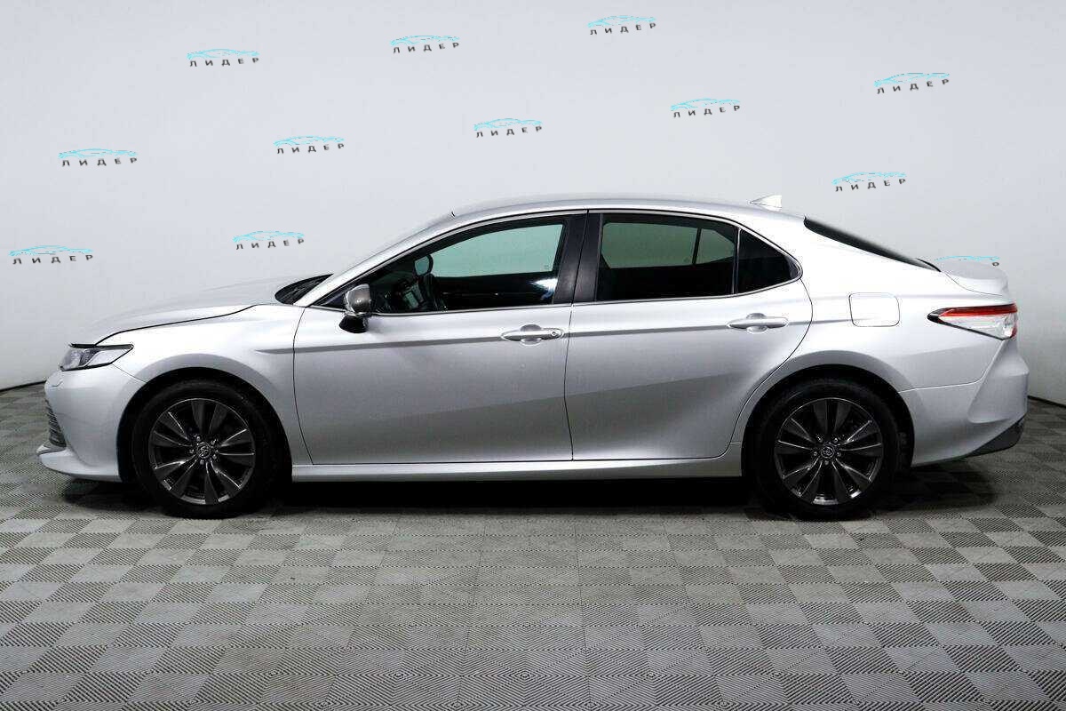 Б/У Тойота Камри 2018 года. Фото: #7