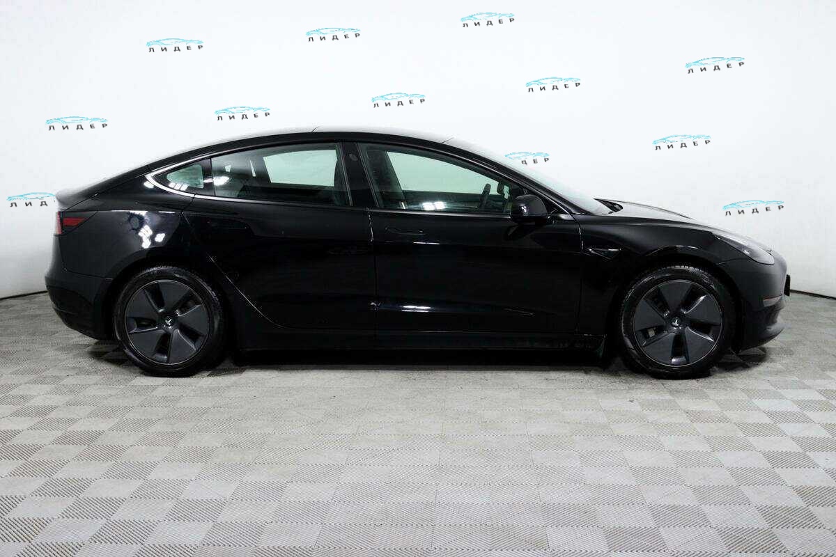 Б/У Тесла Модел 3 2021 года. Фото: #3