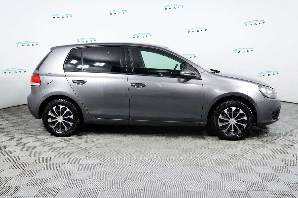 Б/У Фольксваген Гольф 2010 года. Фото: #2