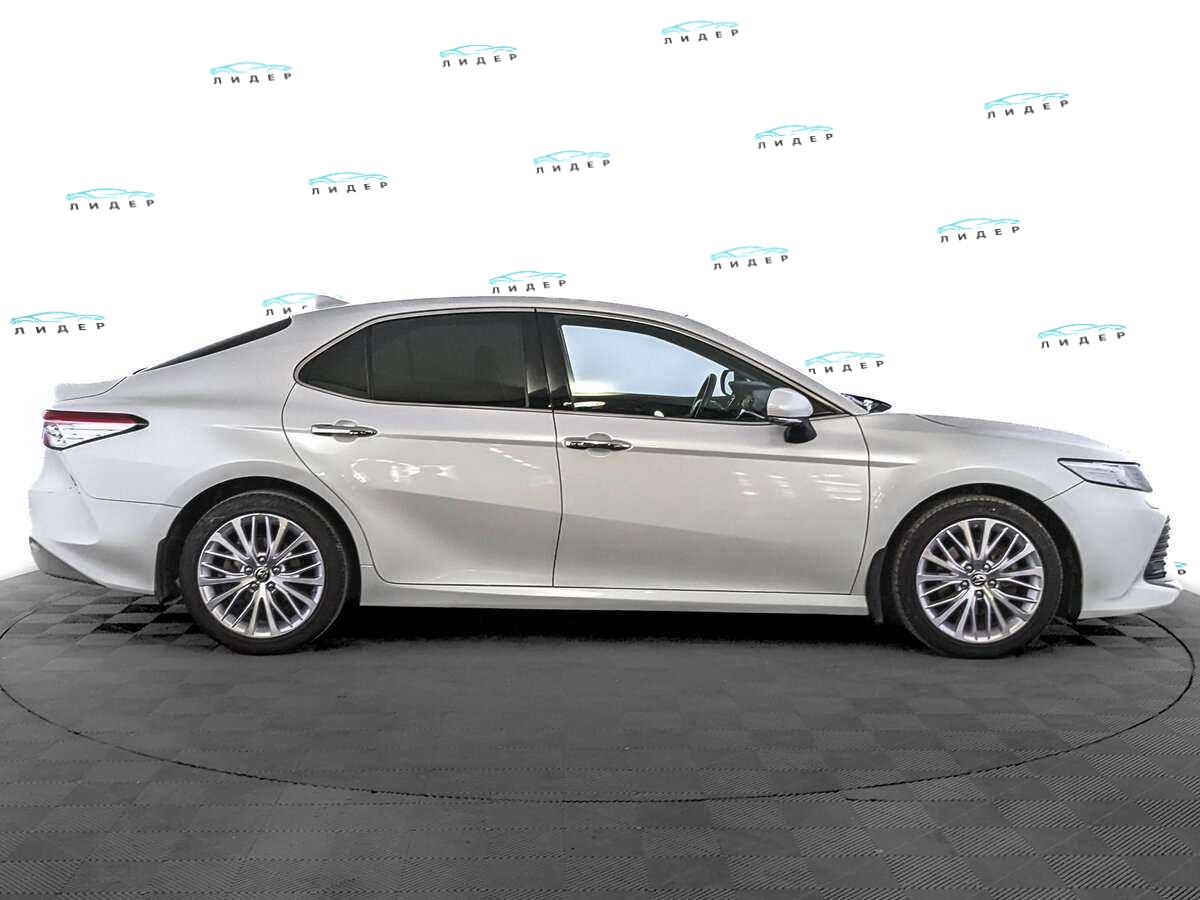 Б/У Тойота Камри 2021 года. Фото: #3