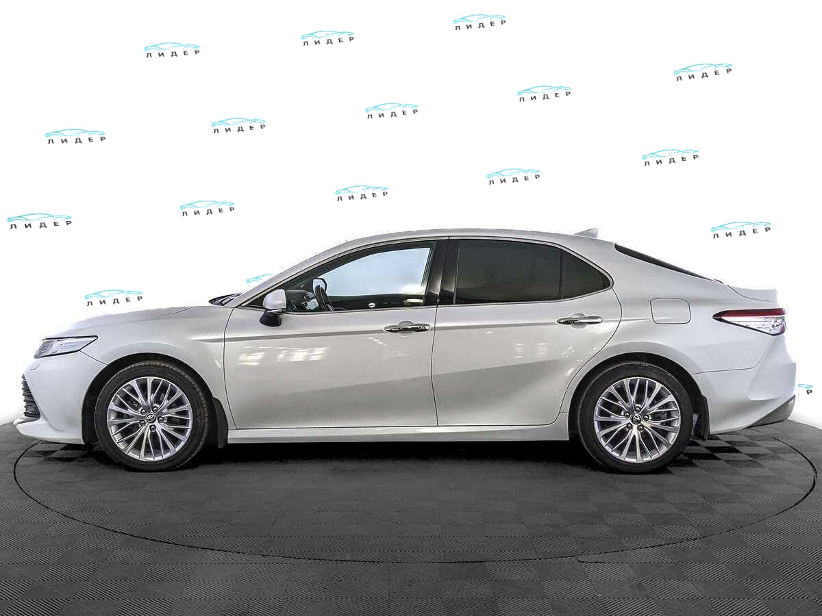 Б/У Тойота Камри 2021 года. Фото: #7