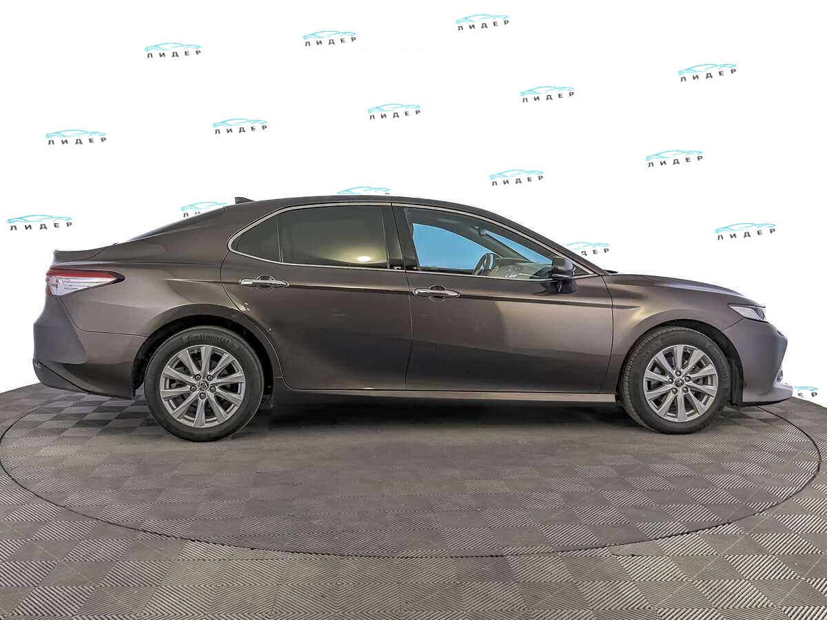 Б/У Тойота Камри 2018 года. Фото: #3