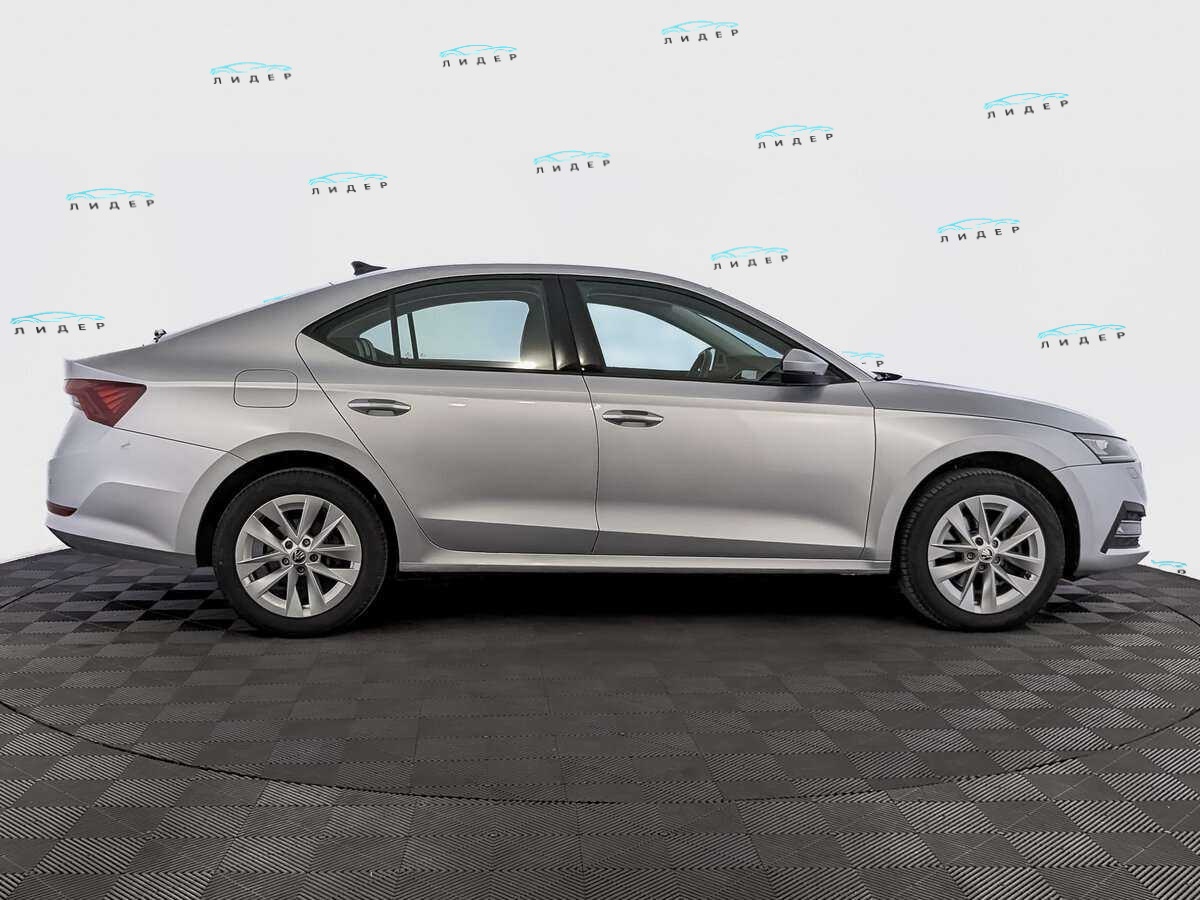 Б/У Шкода Октавия 2021 года. Фото: #3