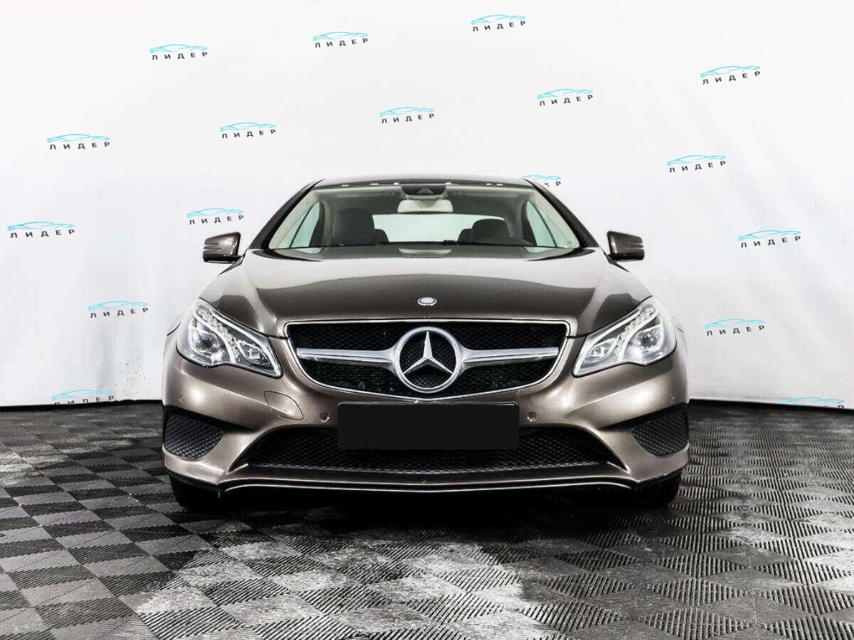 Б/У Мерседес-Бенц Е-Класс 2014 года. Фото: #1