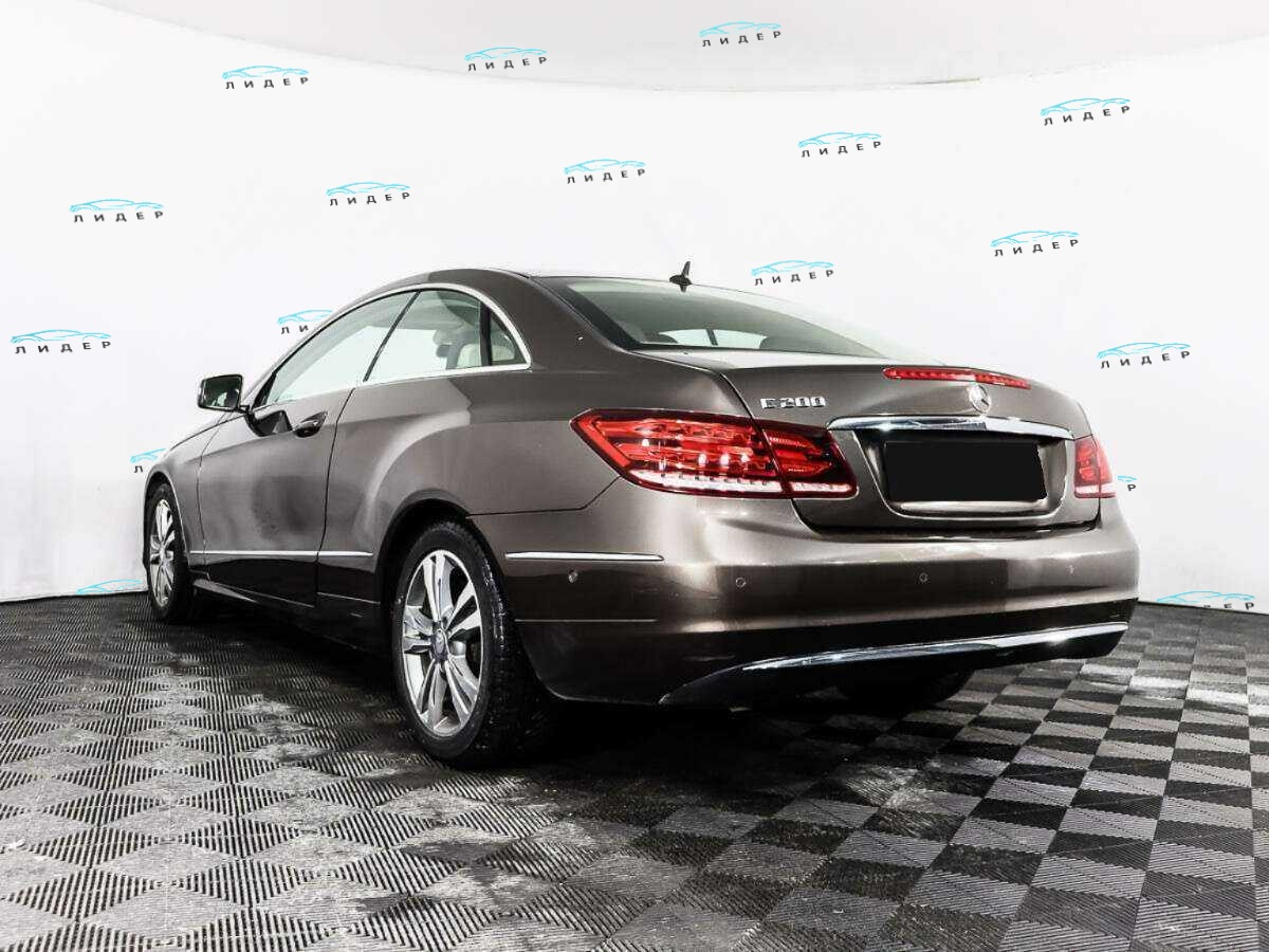 Б/У Мерседес-Бенц Е-Класс 2014 года. Фото: #6