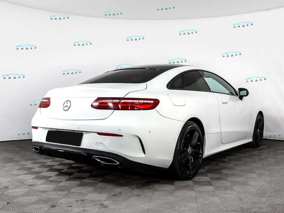Б/У Мерседес-Бенц Е-Класс 2017 года. Фото: #4