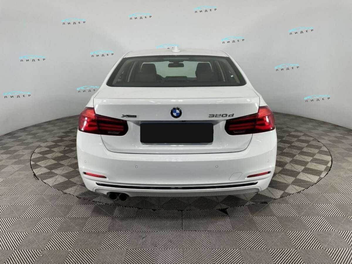 Б/У БМВ 3 серии 2018 года. Фото: #2