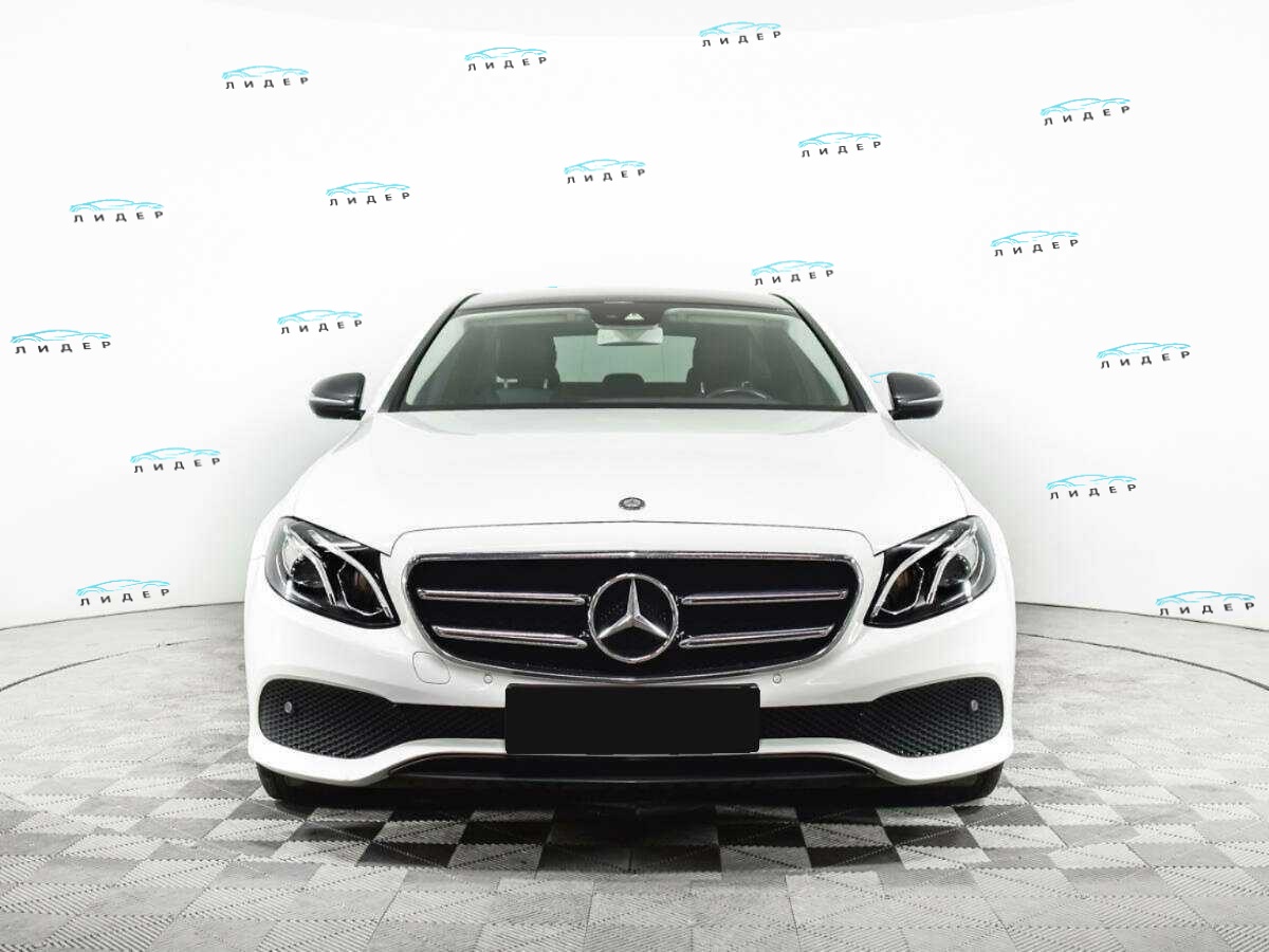 Б/У Мерседес-Бенц Е-Класс 2016 года. Фото: #1