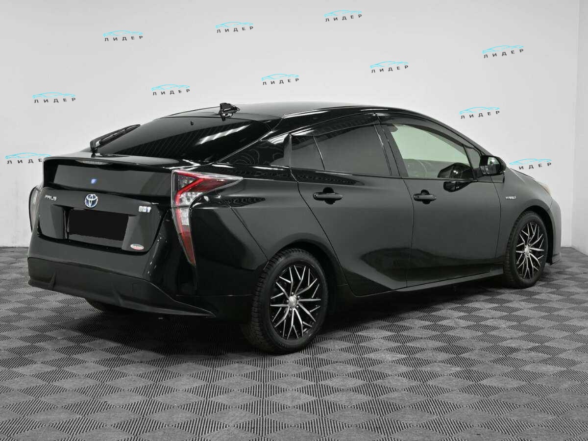 Б/У Тойота Приус 2016 года. Фото: #1